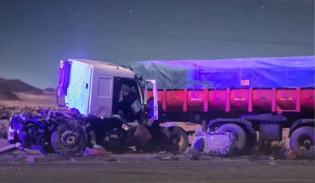 Un muerto y un herido tras un brutal choque frontal de camiones en Ruta 52