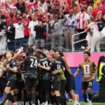Canadá clasifica a octavos de final con un gol en el tiempo de descuento frente a Sudáfrica