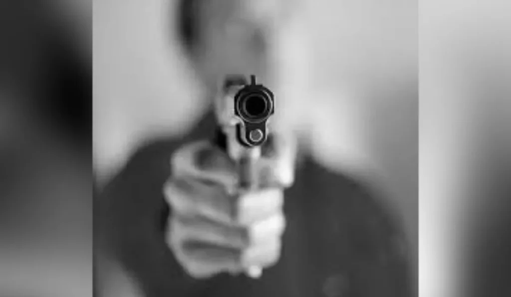 Violencia entre adolescentes en Perico: ataque con pedradas y amenazas de arma de fuego