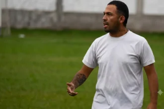 Matías López es presentado como nuevo director técnico de El Cruce