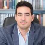 Adrián Ravier asume como nuevo vocero presidencial tras la salida de Adorni