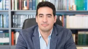 Adrián Ravier asume como nuevo vocero presidencial tras la salida de Adorni