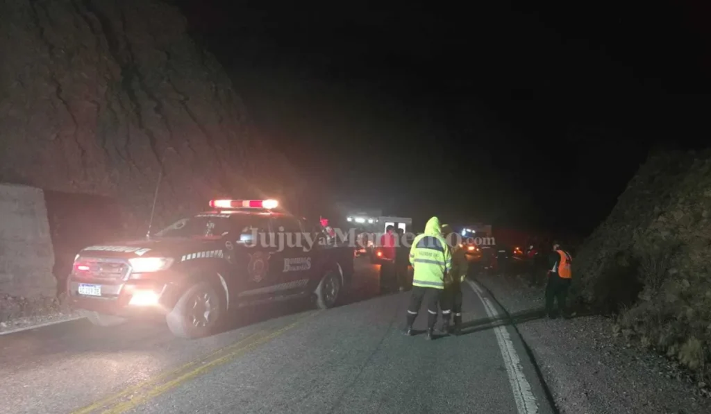 Accidente en Cuesta de Lipán: un niño de 11 años murió al desbarrancar un auto con turistas