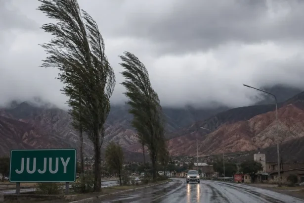 Alerta naranja por viento Zonda en Jujuy y Salta: el SMN detalla el cronograma
