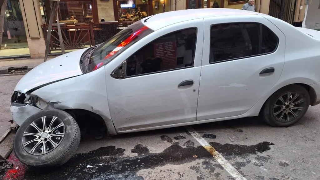 Choque en la Alvear: iba en contramano, chocó dos autos y quiso huir