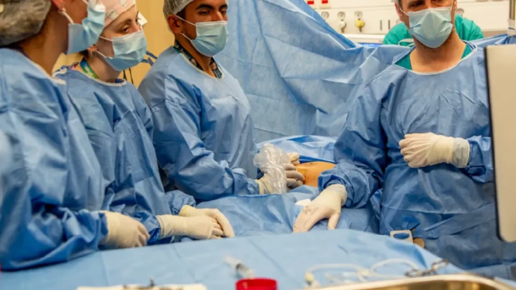 Cirugía inédita en Garrahan: transfusión intrauterina a un bebé de 26 semanas