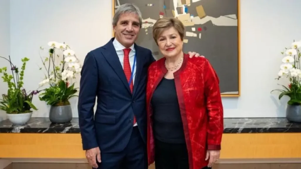 El FMI mantiene su proyección para Argentina y estima que la inflación alcanzará un dígito recién en 2028