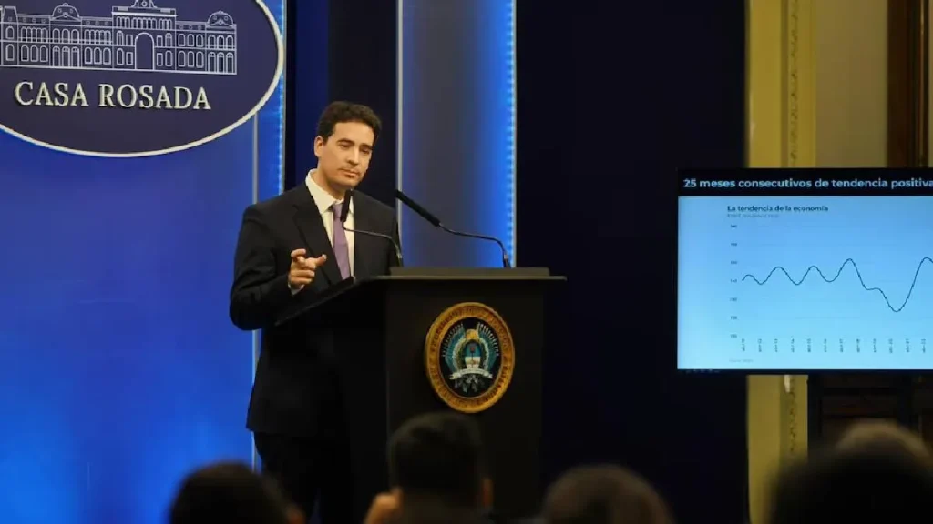 El vocero presidencial no descarta que el dólar llegue a .800 en los próximos meses