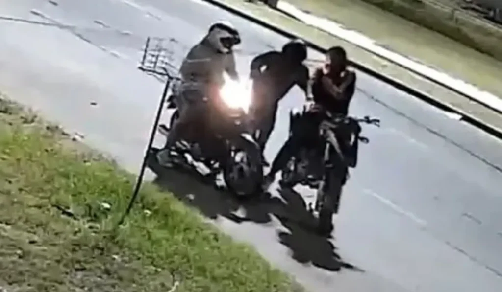 Entregá la moto o te mato: asalto con cuchillo en Ciudad de Nieva