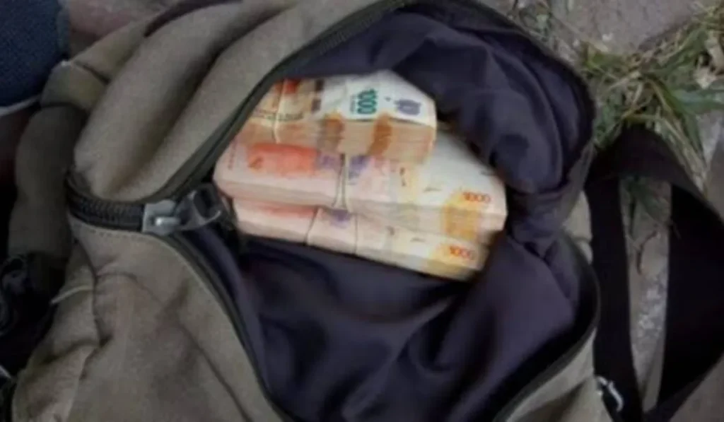 Falsa solidaridad en Alto Comedero: le robó mientras simulaba ayudarlo a empujar el auto