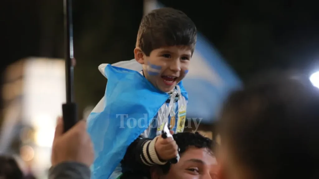 Festejos en Jujuy: las calles se llenaron tras el pase de Argentina a semifinales