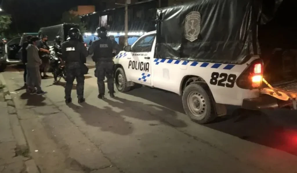 Gendarmes demorados: los detuvieron de civil, armados y con cigarrillos en El Piquete