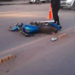 Choque en avenida Balbín: un motociclista resultó herido y fue trasladado al Hospital Pablo Soria