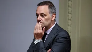 Confirman la custodia oficial de Manuel Adorni tras amenazas y ataques