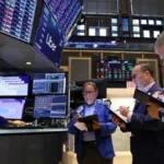 El riesgo país baja a 412 puntos este lunes 6 de julio