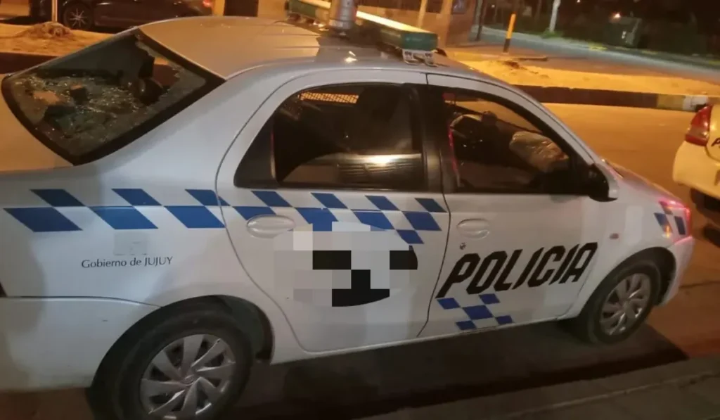 Accidente de patrullero en Palpalá: un policía fue hospitalizado tras un despiste