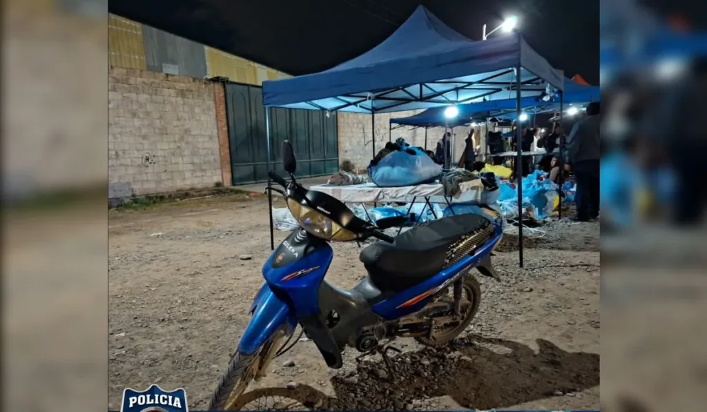 Acorralado por los bicipolicías, abandonó una moto robada y escapó corriendo por Alto Comedero