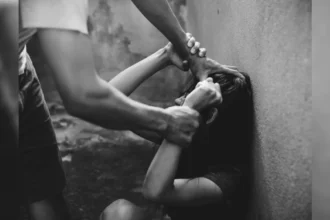 Violencia familiar en Alto Comedero: un hombre golpea a su hija de 15 años por defender a su madre