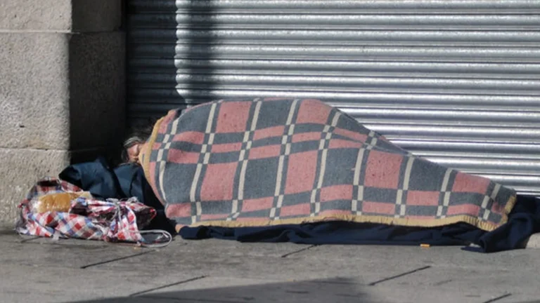 Cómo ayudar a personas en situación de calle en Jujuy durante la ola polar: Qué hacer y a quién llamar