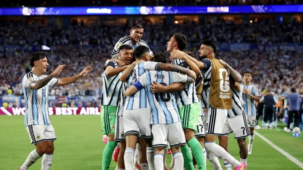 Argentina en octavos: la Albiceleste venció 3-2 a Cabo Verde en un partido dramático