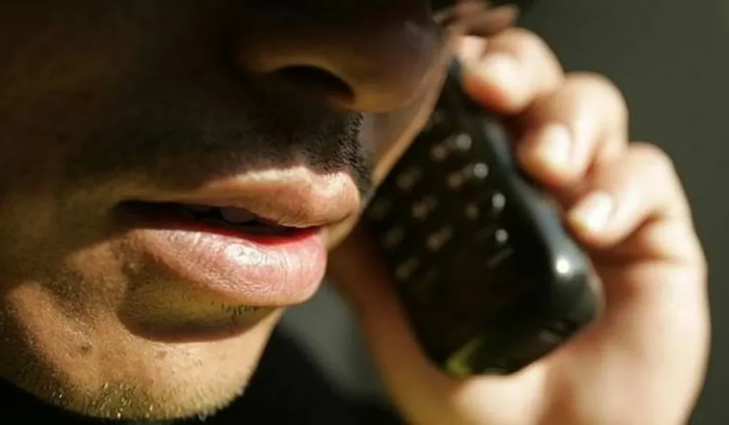 La trampa de “compartir pantalla”: fingieron ser su hija y un bancario para robarle  millones