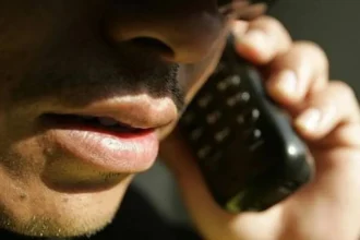 La trampa de “compartir pantalla”: fingieron ser su hija y un bancario para robarle  millones