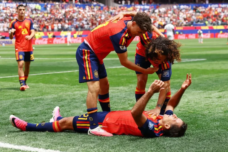 España goleó 3 a 0 a Austria y se metió en octavos