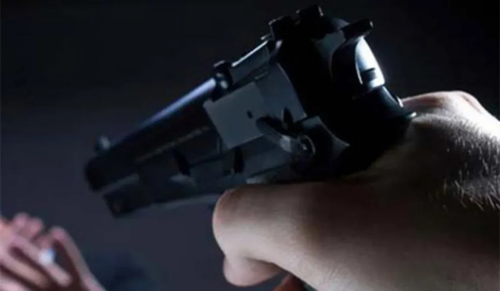 Asalto en Mariano Moreno: joven fue emboscado al entregar un celular que vendió