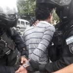 Detuvieron a un delincuente en El Carmen con un cargamento de perfiles de hierro robados