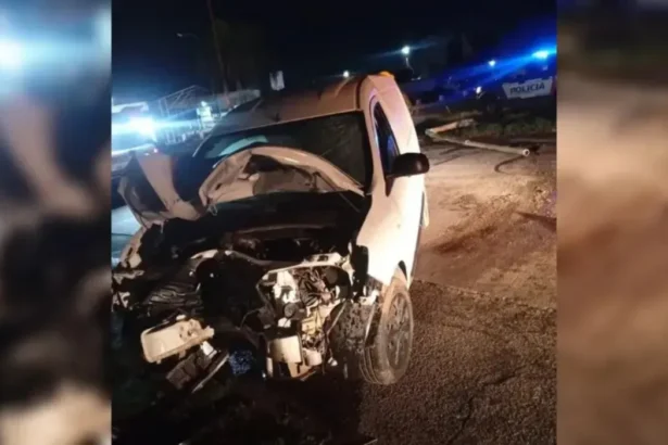 Choque en Monterrico: conductor alcoholizado impacta contra dos postes de iluminación