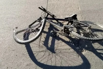 Accidente de ciclista en Palpalá: joven lucha por su vida tras caer al esquivar una moto