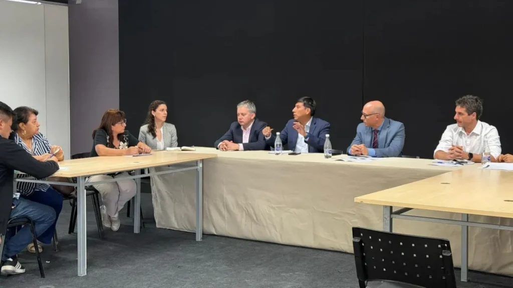 Paritarias en Jujuy: El Gobierno ofreció un aumento del 4 % y el pago del saldo de la ayuda escolar