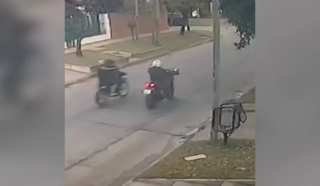 Intento de robo de moto a mano armada en Cerro Las Rosas