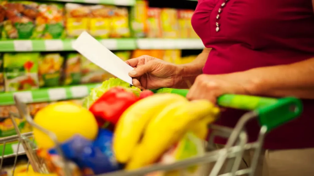 La canasta básica subió 2,2% en junio y superó a la inflación