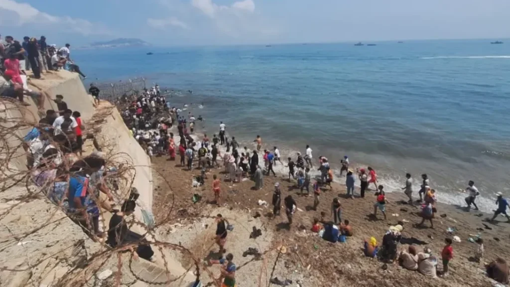 La crisis migratoria en Ceuta desborda la ciudad y tensa el vínculo entre España y Marruecos