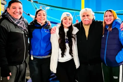 La escuela Cuna de Campeones recibió una emotiva visita de referentes del boxeo