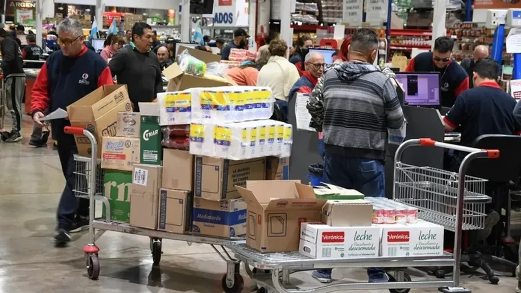 La inflación mayorista se desaceleró al 1,1% en junio y acumuló 33,7% anual