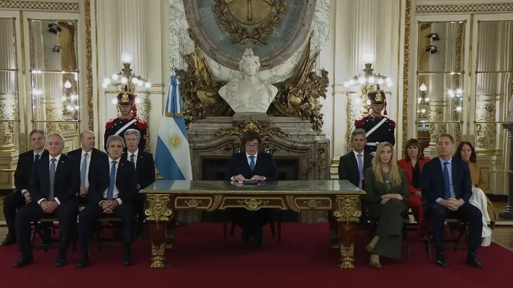 Milei presenta la reforma del Banco Central y critica el financiamiento estatal