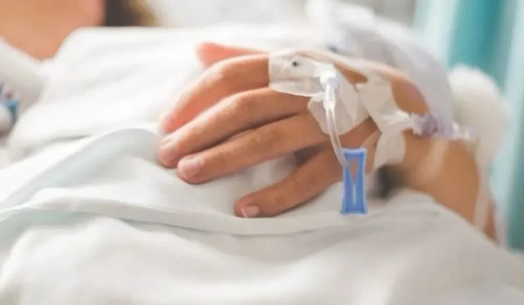 Niña intoxicada con alcohol: investigan internación en Hospital Materno Infantil