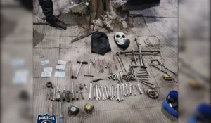 Palpalá: detienen a un ‘abre-autos’ con arsenal de más de 80 herramientas y armas blancas
