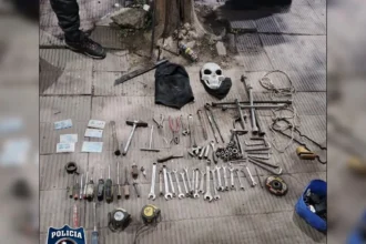 Palpalá: detienen a un ‘abre-autos’ con arsenal de más de 80 herramientas y armas blancas
