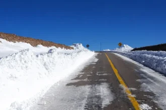 Paso de Jama cerrado por nieve y fuertes vientos hacia Chile