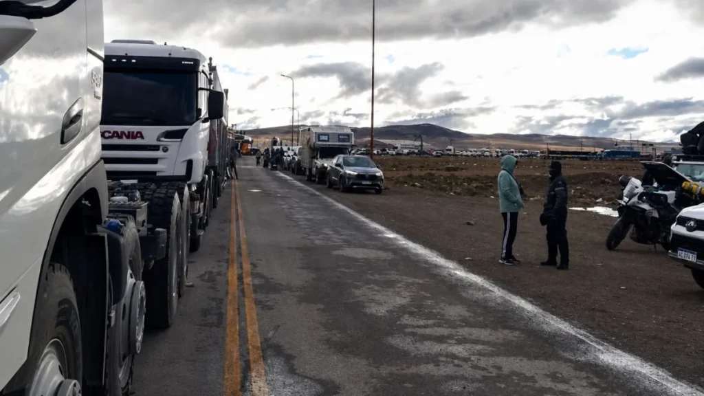 Restringen el Paso de Jama para camiones por los fuertes vientos en la zona