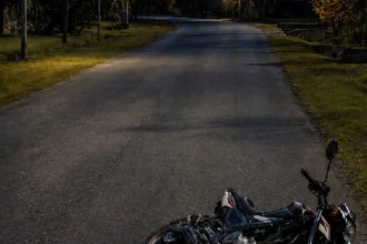 Siniestro vial en Los Nogales: un motociclista perdió la vida al caer a una acequia