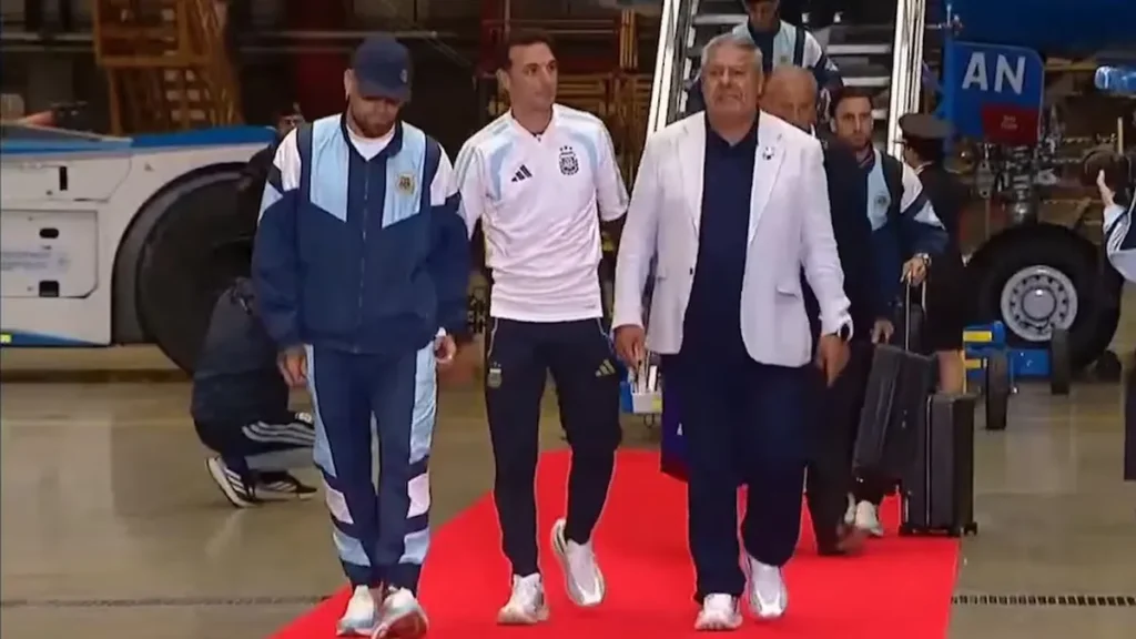 Subcampeones del mundo: la Selección argentina llegó a Ezeiza con multitud