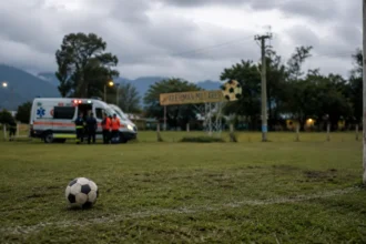 Tragedia en Palpalá: muerte en fútbol de veteranos conmociona a la comunidad