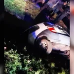 Un conductor olvidó el freno de mano y su auto cayó al canal: el test de alcoholemia dio 2.27