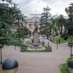 Vandalismo en Plaza Belgrano: dañaron las luminarias durante los festejos por la clasificación