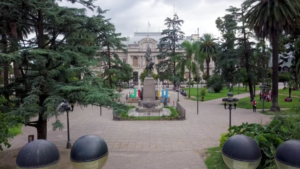 Vandalismo en Plaza Belgrano: dañaron las luminarias durante los festejos por la clasificación