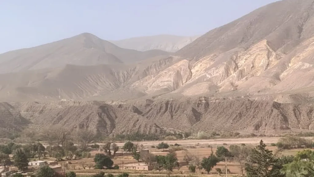 Viento norte en la Quebrada de Humahuaca: ráfagas y polvo en suspensión